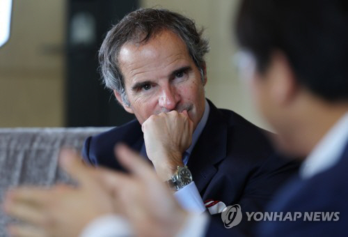 연합뉴스와 인터뷰하는 라파엘 그로시 IAEA 사무총장. 연합뉴스